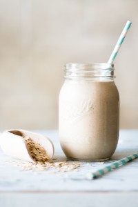 Creamy Oatmeal Smoothie || The Luminous Kitchen